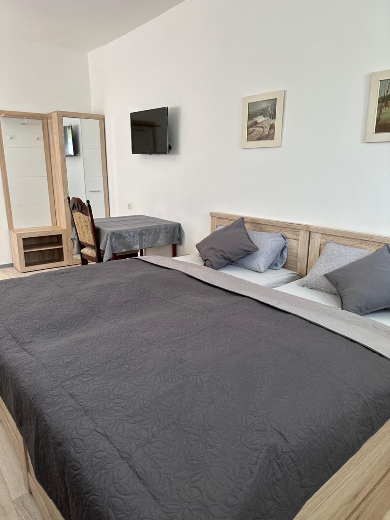 Ein Zimmer Wohnung Am Markt Oelsnitz  Zewnętrze zdjęcie