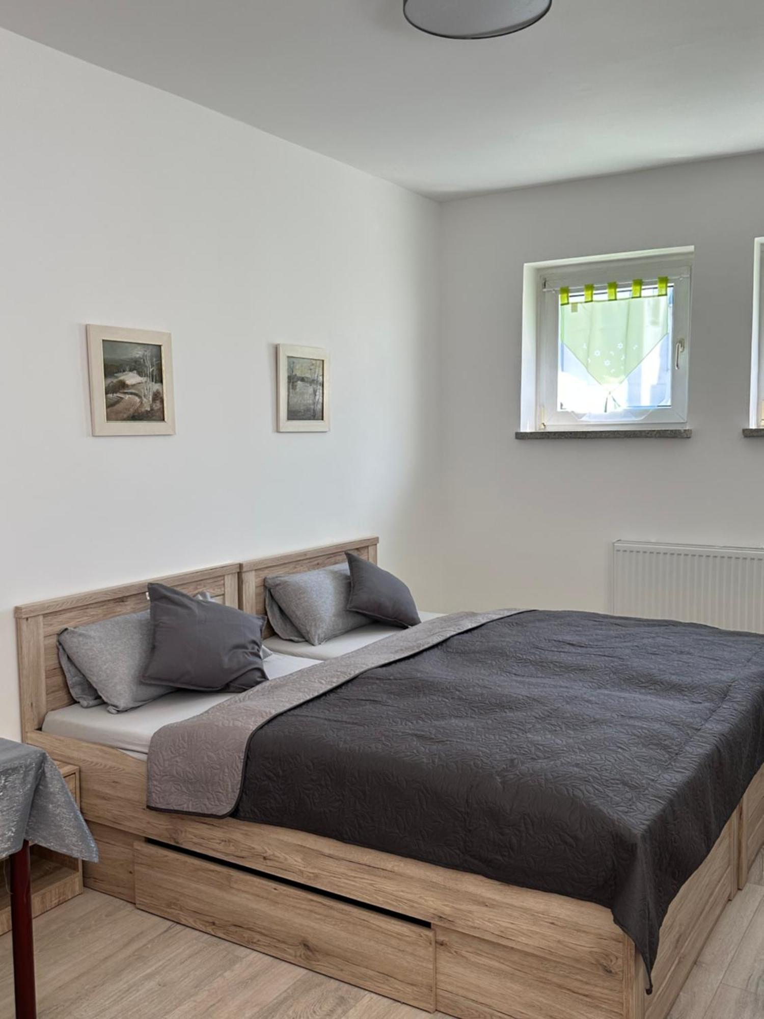 Ein Zimmer Wohnung Am Markt Oelsnitz  Zewnętrze zdjęcie